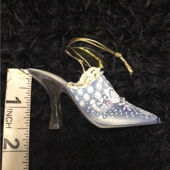 “Silent Rendezvous” Heirloom Ornament Collectible Shoe - Picture 4 of 12